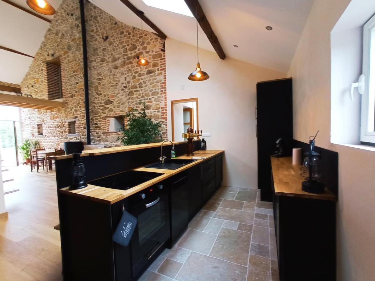 La Grange De Marie A St Angel - Magnifique Grange Renovee En Loft Pour 1 A 6 Pers Villa Saint-Angel  Eksteriør billede