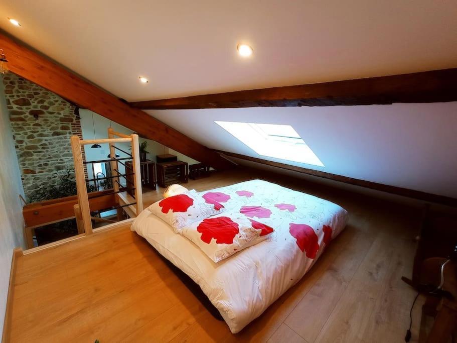 La Grange De Marie A St Angel - Magnifique Grange Renovee En Loft Pour 1 A 6 Pers Villa Saint-Angel  Eksteriør billede