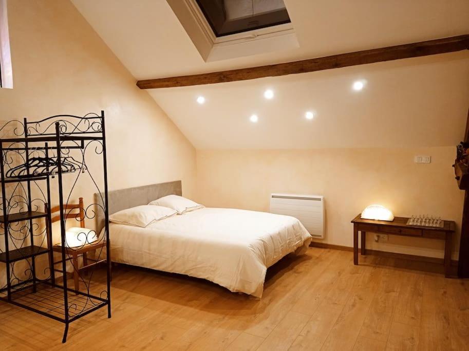 La Grange De Marie A St Angel - Magnifique Grange Renovee En Loft Pour 1 A 6 Pers Villa Saint-Angel  Eksteriør billede